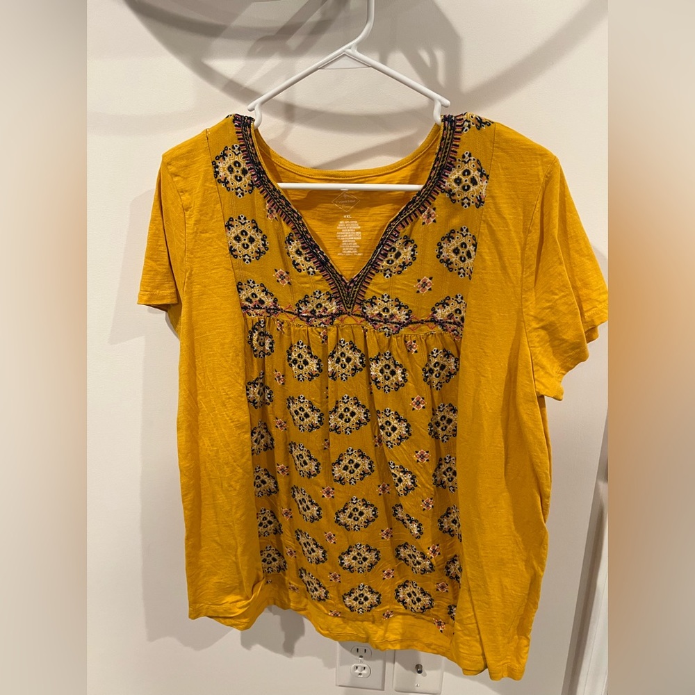 Women’s Size XXL short sleeve T-shirt from JC Penny.
